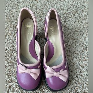 john Fluevog purple size 10 heels